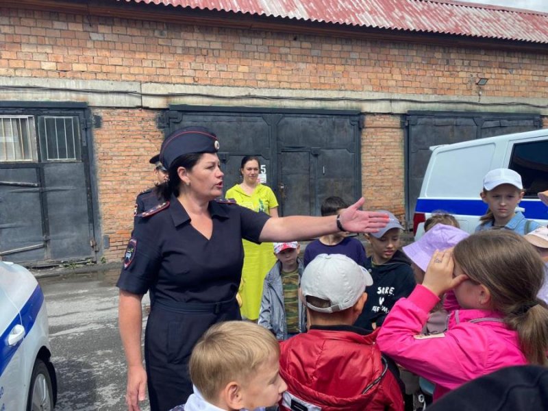 В Назарово полицейские и общественники организовали праздник для школьников